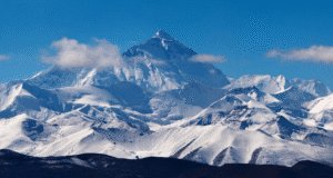 A picture of Mount Everest.